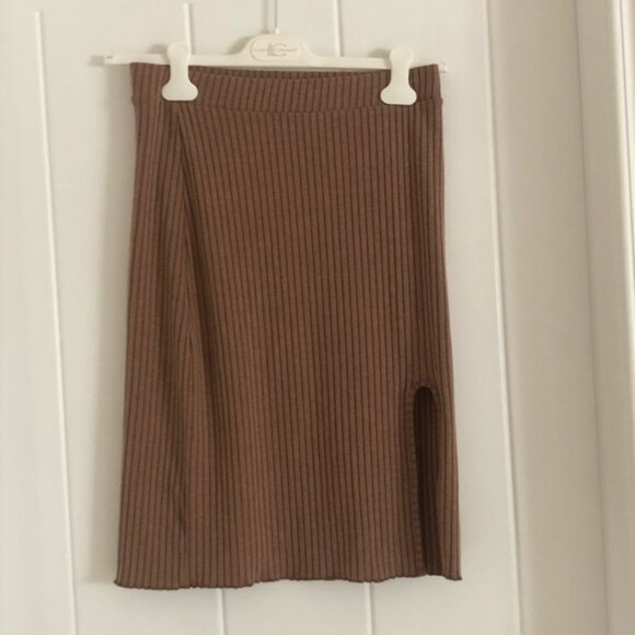 👛 2/$35 VERA MODA Rib Knitted Brown Tones Straight Skirt with Front Kick Pleat - Picture 4 of 7